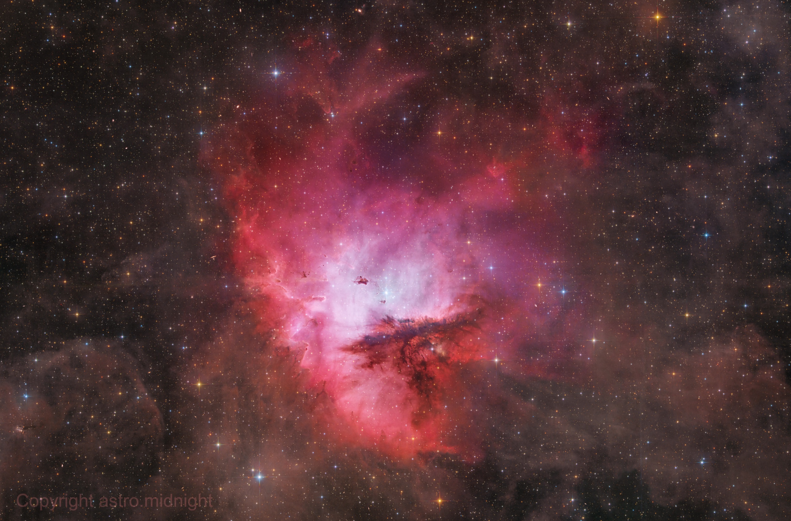 O Pacman empoeirado (NGC 281)