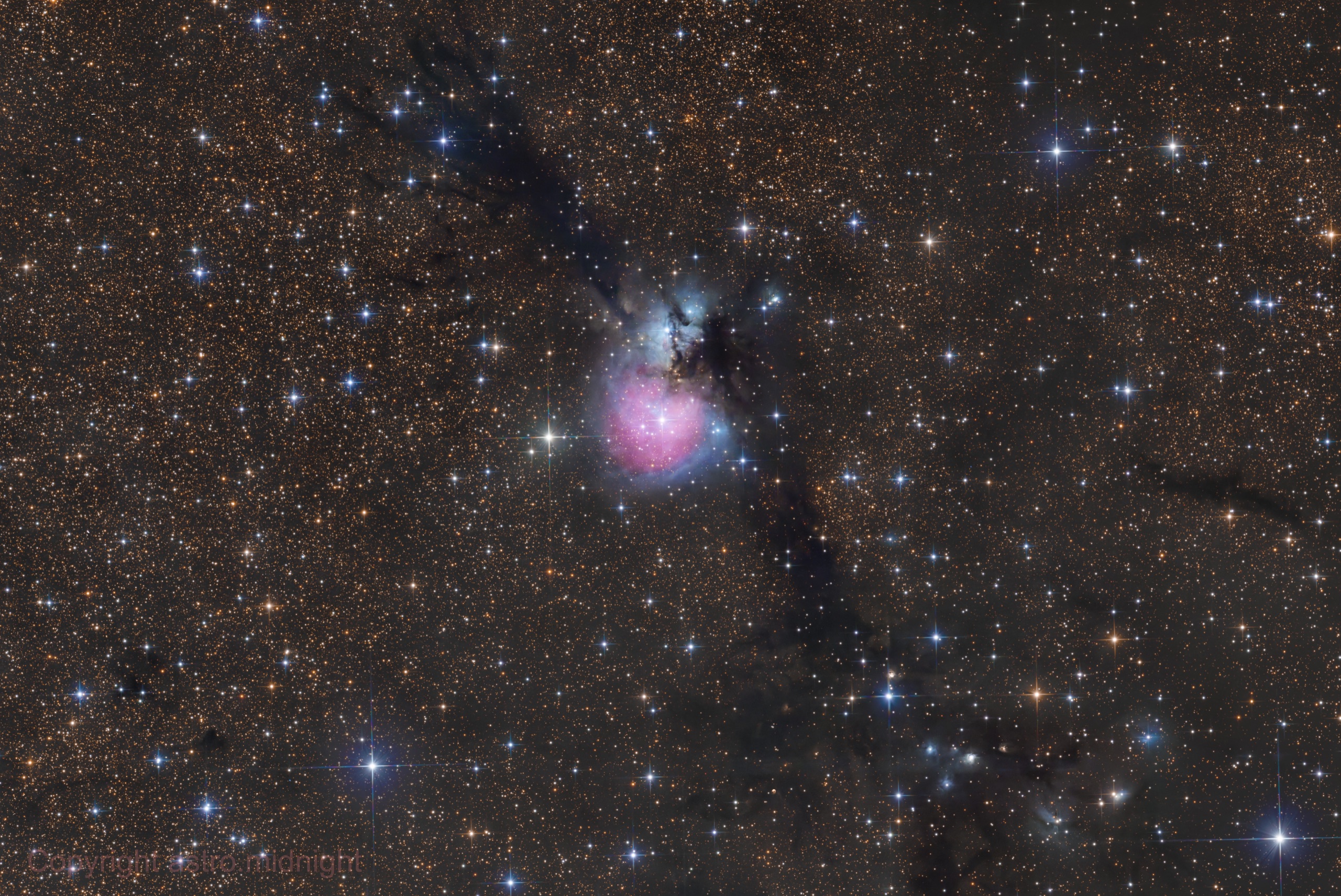 Sh2-82, a Pequena Nebulosa do Casulo