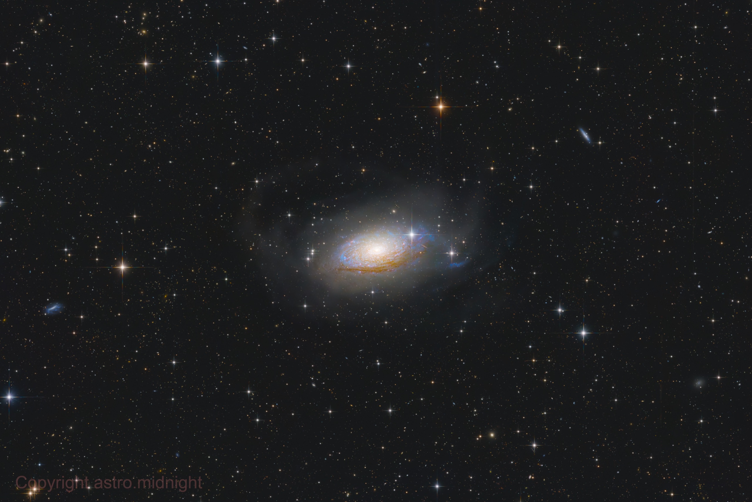 O arco de estrelas de M63