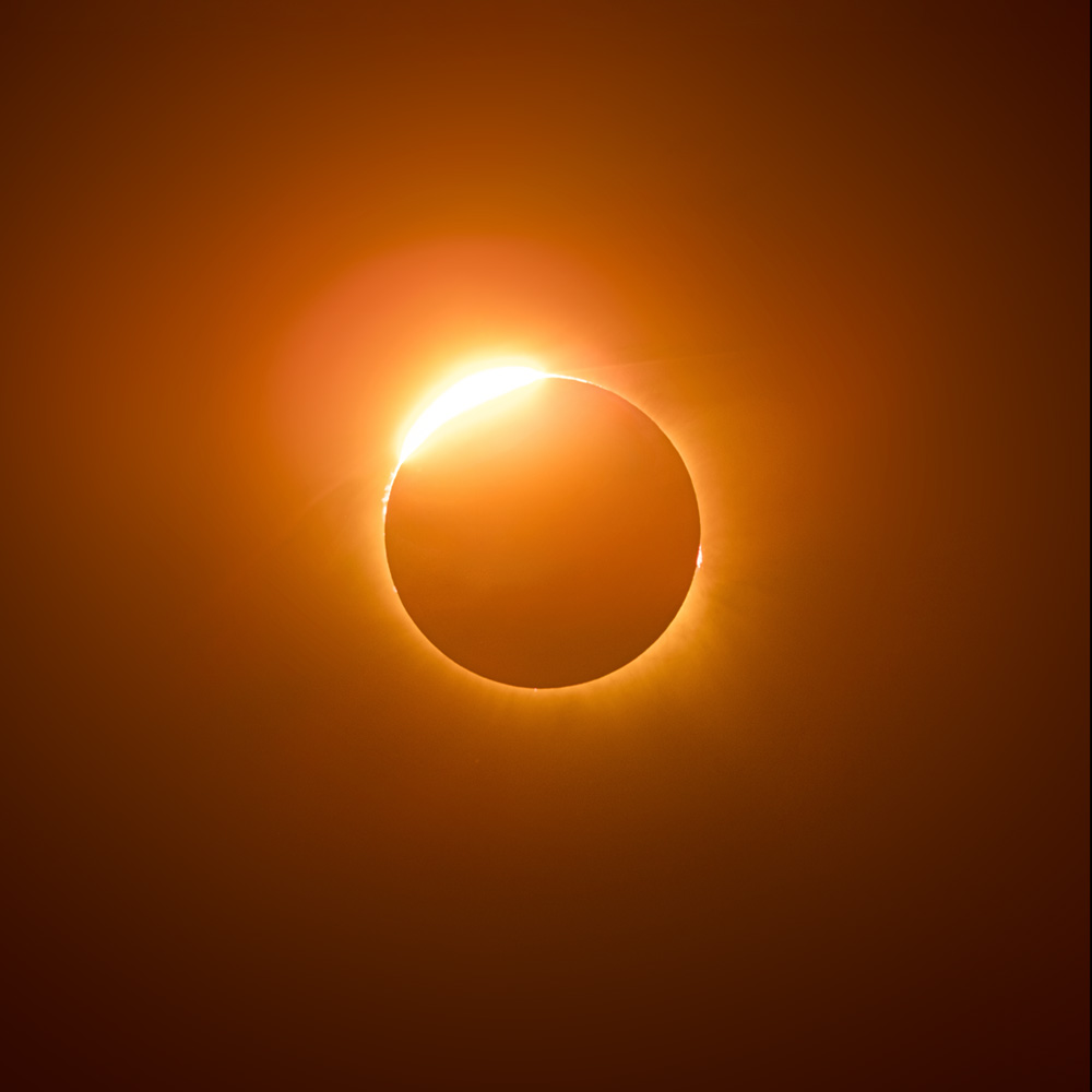 Print «Diamond Ring» emoldurado em contexto de parede