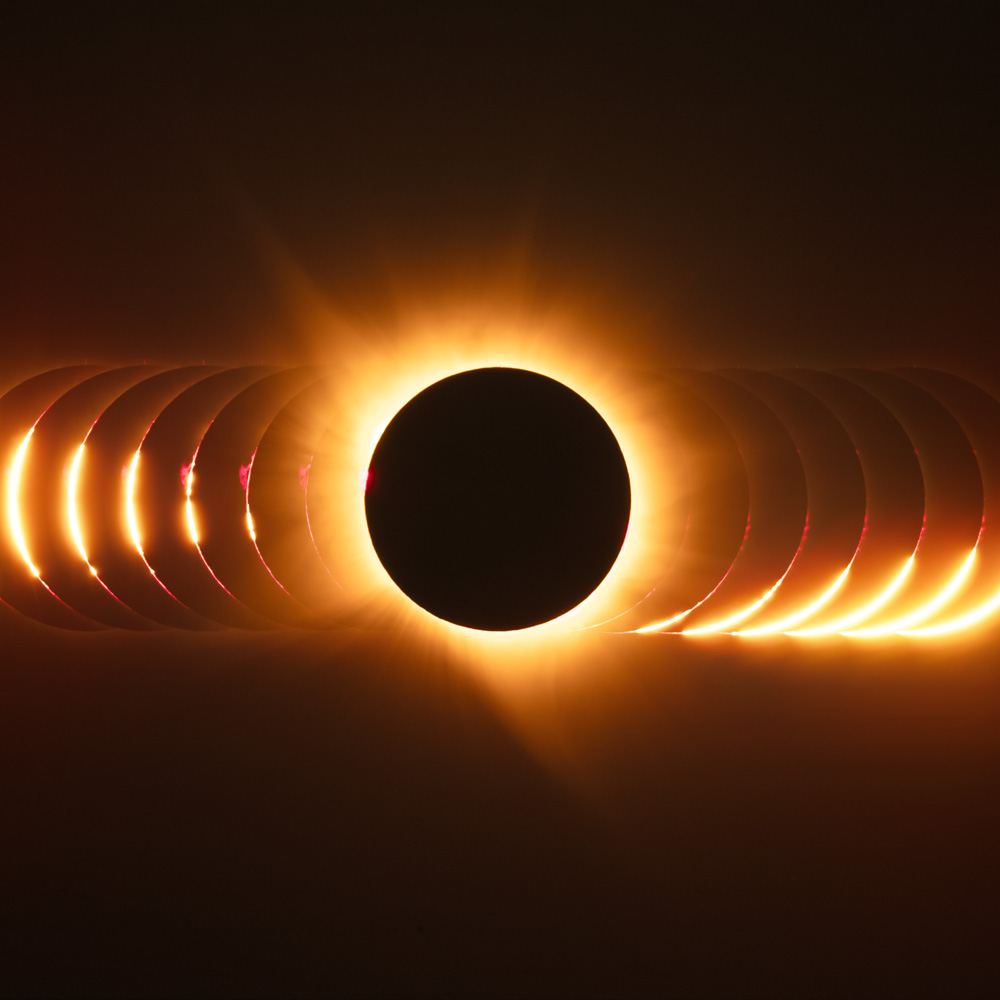 Print «Eclipse Solar Total de 2026» emoldurado em contexto de parede