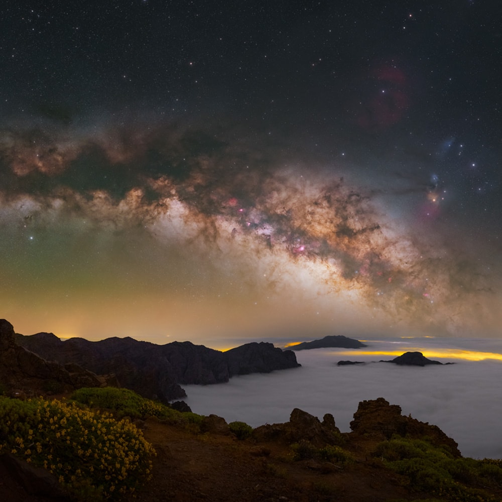 Print «Milky Way Arch» emoldurado em contexto de parede